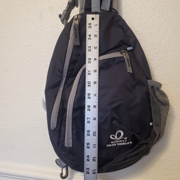 Waterfly Sling Pack - Black Gray Adjustable Strap Pockets Zippered NWT - Picture 4 of 16